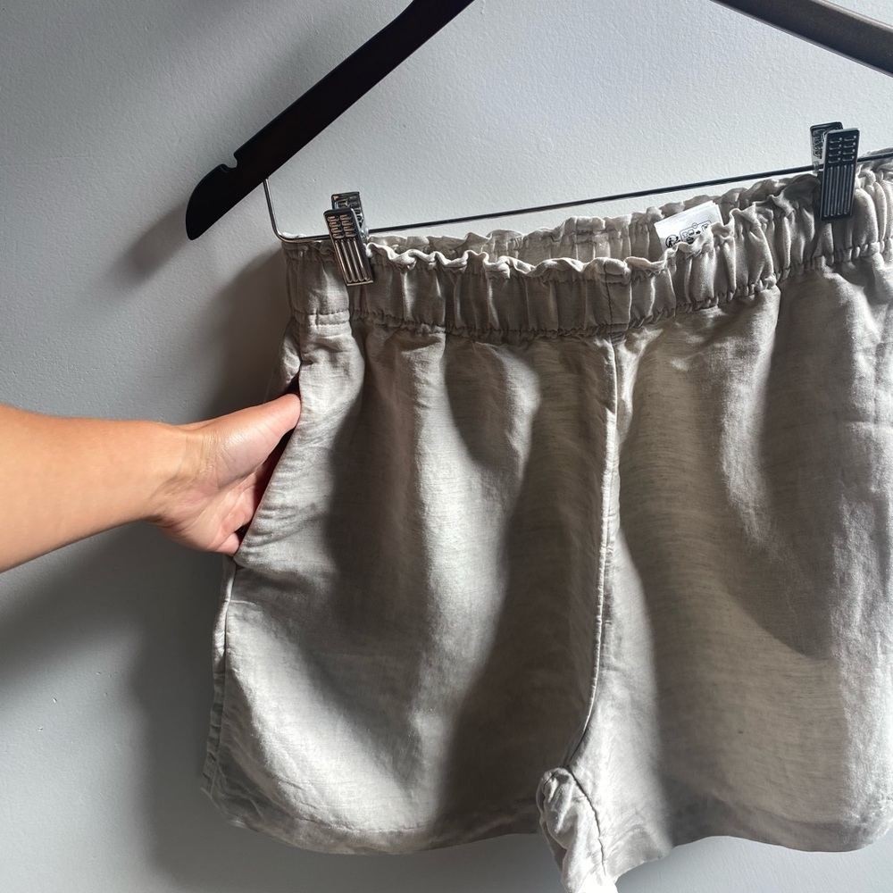 H and M Linen Blend High Rise shorts! Size S! 016.
